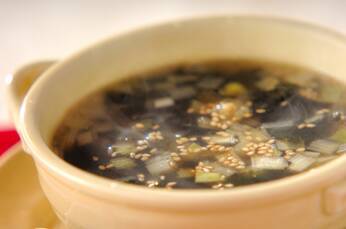 簡単！ネギが香ばしいワカメスープ