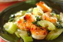 エビとセロリのピリ辛炒め物