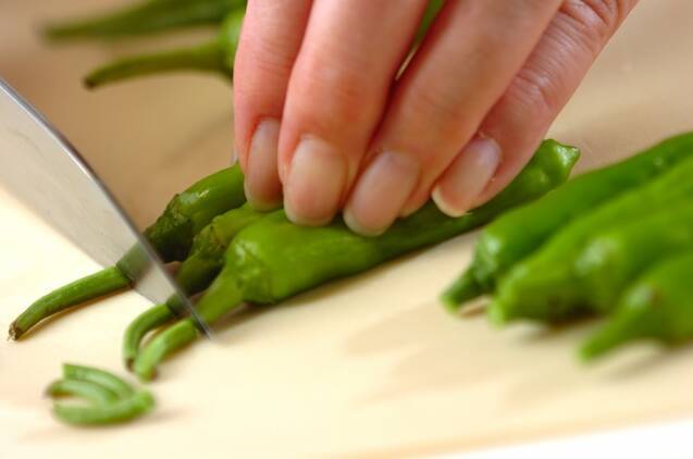 さつま揚げとシシトウの煮物の作り方の手順1