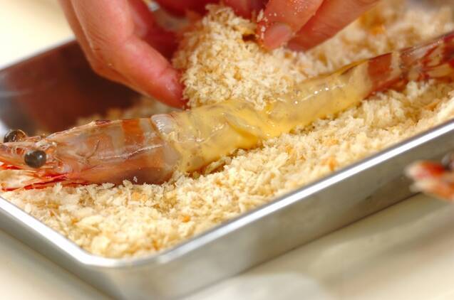 頭付きエビフライの作り方の手順3