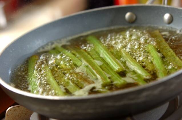 フキの煮物の作り方の手順2