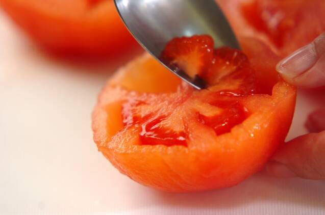 ニンニクの香りがそそる！トマトとバジルの冷製パスタの作り方の手順1