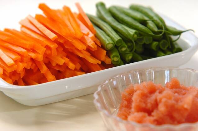 ニンジンとサヤインゲンのタラコ炒めの作り方の手順1