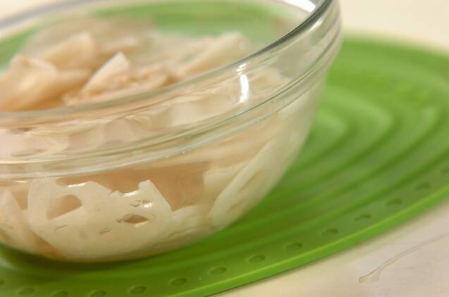 レンコンの塩きんぴらの作り方の手順1