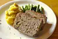 旨味たっぷり　マッシュルーム入りミートローフ