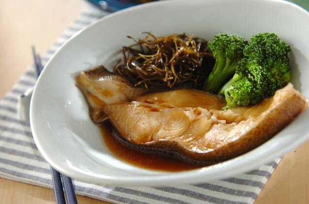 カレイの煮付け昆布添え