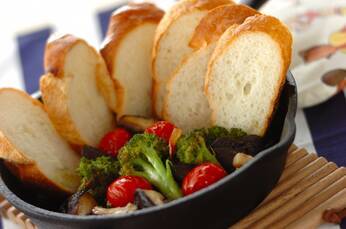 ベーコンとブロッコリーのアヒージョ