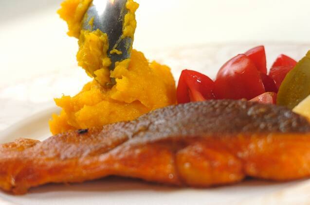 サーモンのムニエル　カボチャのピュレ添えの作り方の手順5