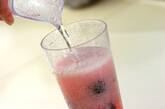 冷凍ベリーのビネガーソーダの作り方1