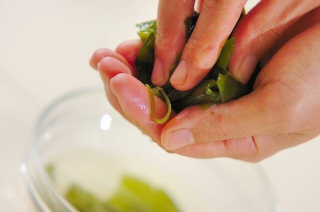 ワカメとゴマのスープの作り方の手順1