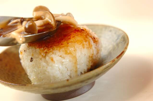 キノコあんかけ焼きおにぎりの作り方の手順4