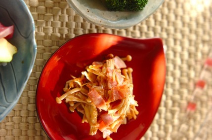 お手軽副菜！エノキとベーコンのバターしょうゆ炒め