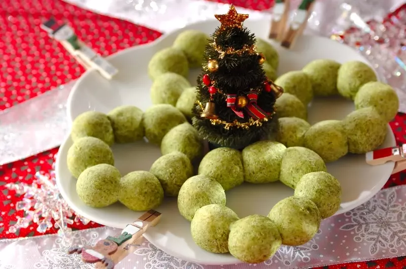 ホウレン草のもちもちリースパン レシピ 作り方 E レシピ 料理のプロが作る簡単レシピ