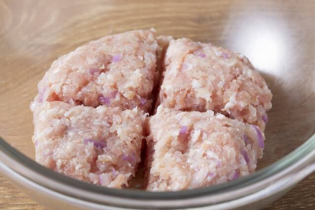 黒ごまスープの紫ロールキャベツの作り方の手順3