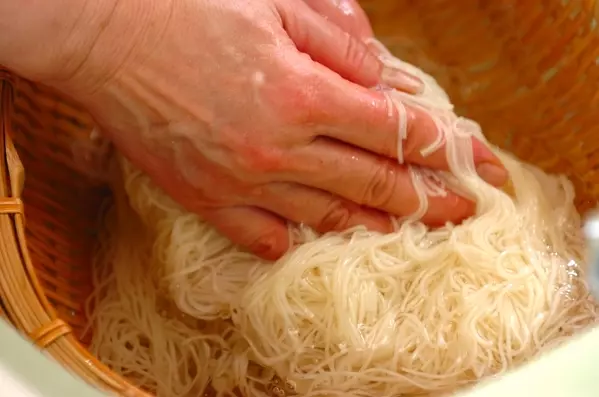 豚しゃぶのせゴマダレ麺の作り方2