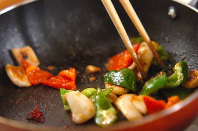 ピーマンとイカのみそ炒めの作り方の手順2