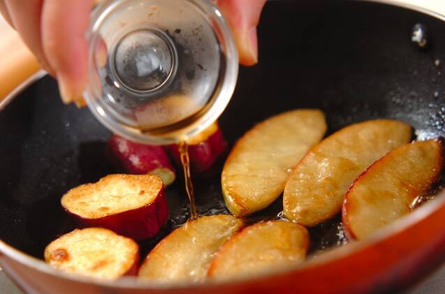 リンゴとサツマイモのソテーの作り方の手順4