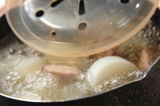 味しみしみ！切り身で作るブリ大根の作り方の手順3