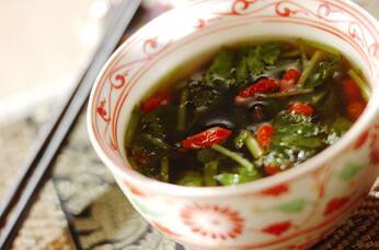 キクラゲとクコの実のスープ