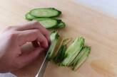 蒸し鶏きゅうりの冷製ごまだれパスタの下準備1