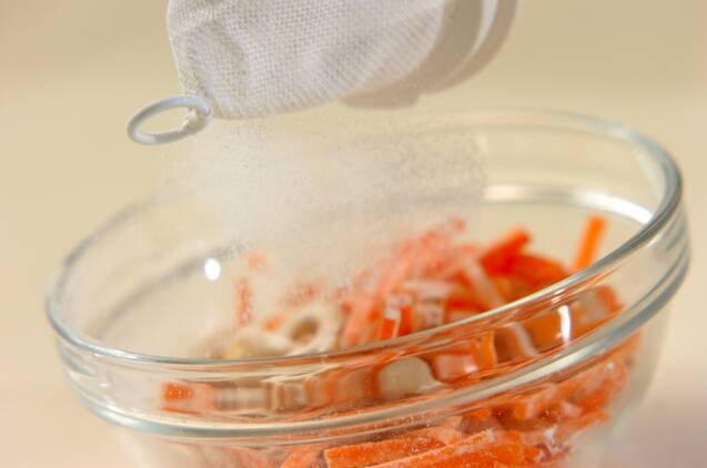 ちくわとニンジンのショウガ風味かきあげの作り方の手順1