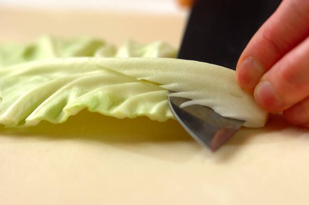 春キャベツとアサリのオイルスパゲティーの作り方の手順1