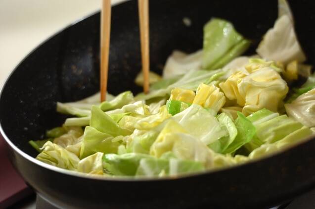 春キャベツとアサリのオイルスパゲティーの作り方の手順4