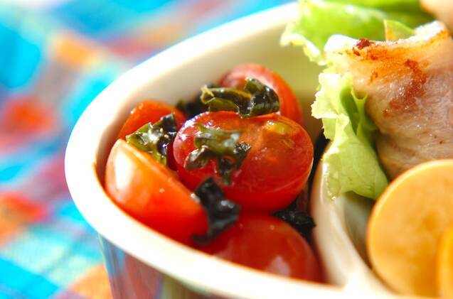 トマトのワカメ和え