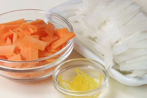 大根とニンジンのナマスの作り方の手順1