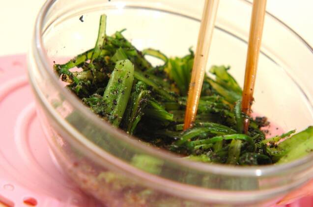 春菊のゴマ和えの作り方の手順2