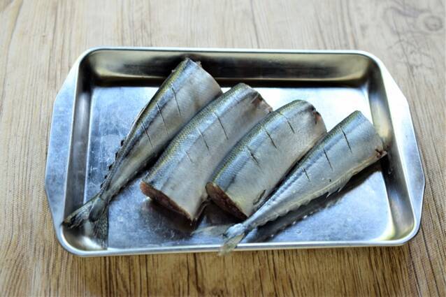 サンマのスパイス煮の作り方の手順1