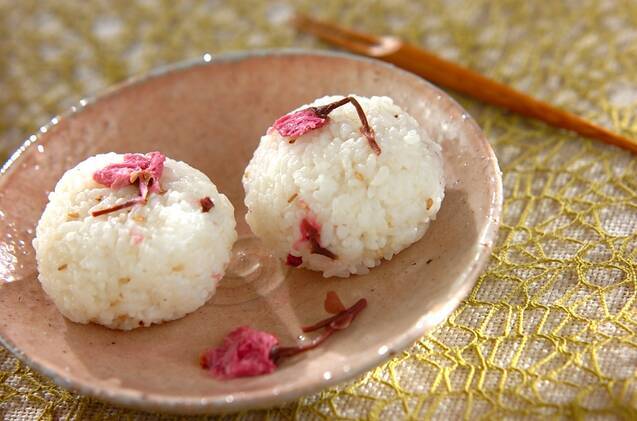 桜の塩漬けの作り方 気になる塩抜き方法 人気の活用レシピ10選 Macaroni