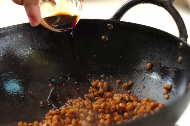 パラっと香ばしい！やみつき納豆チャーハンの作り方の手順9