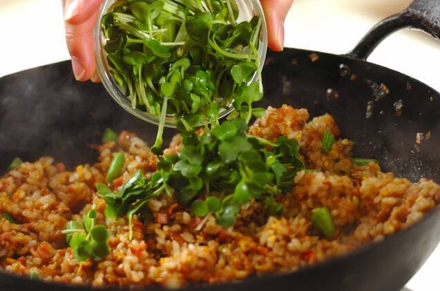 パラっと香ばしい！やみつき納豆チャーハンの作り方の手順13