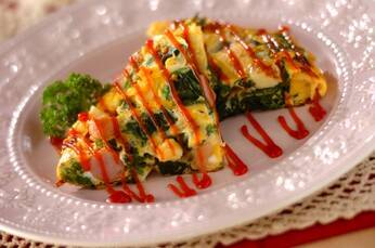 ソーセージとホウレン草入りオムレツ