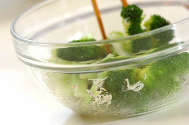 ジャコとブロッコリーの和え物の作り方の手順4