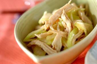 セロリと蒸し鶏の和え物