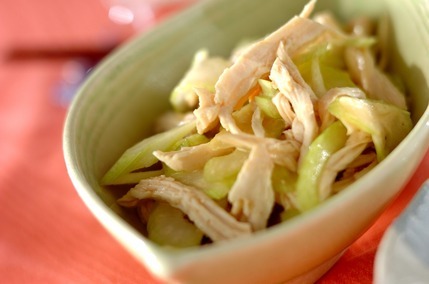セロリと蒸し鶏の和え物