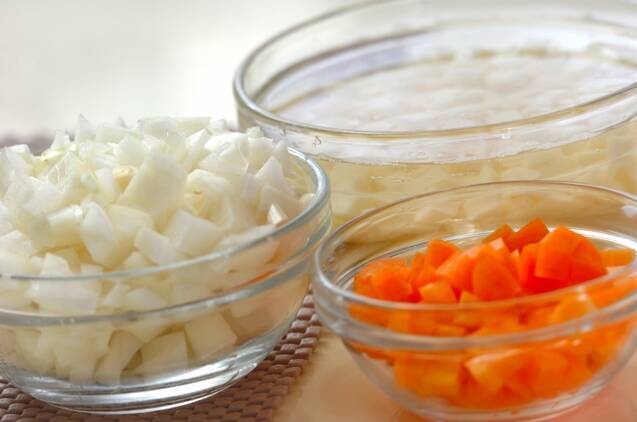 ダイス野菜スープの作り方の手順1