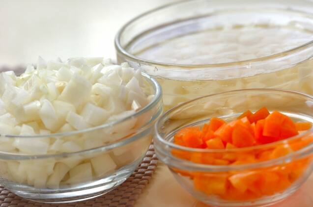 ダイス野菜スープの作り方の手順1