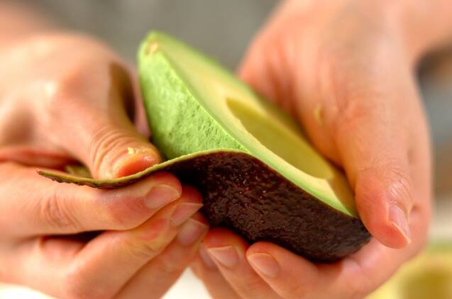 アボカドのミョウガのせの作り方の手順1