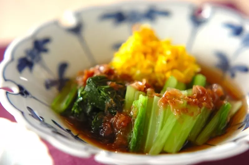 菊花と小松菜のお浸し 副菜 レシピ 作り方 E レシピ 料理のプロが作る簡単レシピ