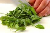 とにかく簡単！ルッコラの炒め物 by西川 綾さんの下準備1