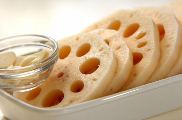 レンコンのガーリックバター焼きの作り方の手順1