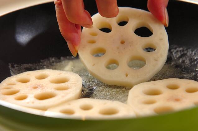 レンコンのガーリックバター焼きの作り方の手順2