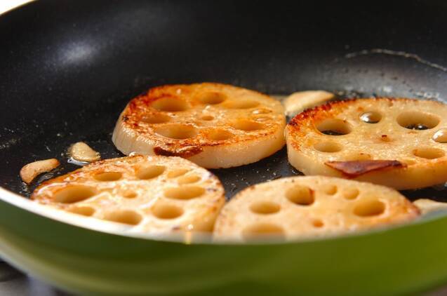 レンコンのガーリックバター焼きの作り方の手順3