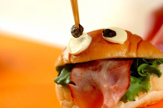 お化けサンドイッチの作り方の手順4