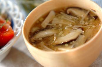 エノキとシイタケのみそ汁