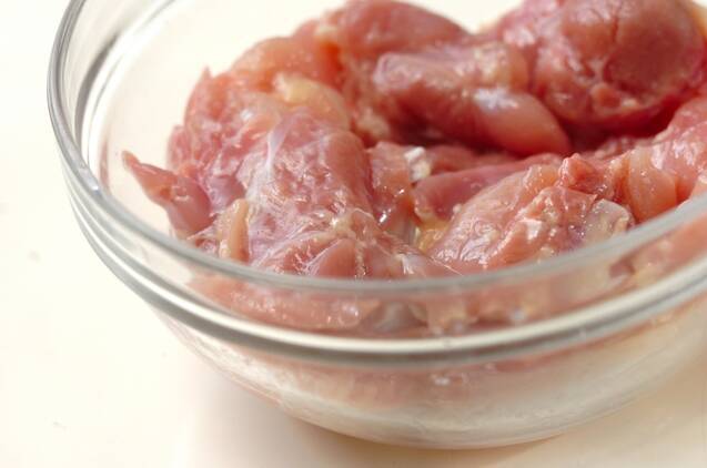 サクッとジューシー！絶品タレの油淋鶏（ユーリンチー）の作り方の手順1