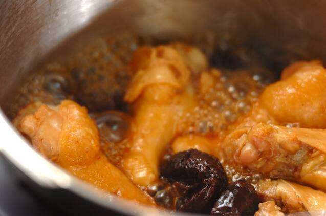 鶏手羽元のプルーン煮の作り方の手順2
